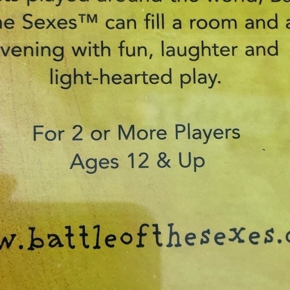 UNIVERSITY GAMES Battle of the Sexes Board Game - NWT's - Picture 8 of 8
